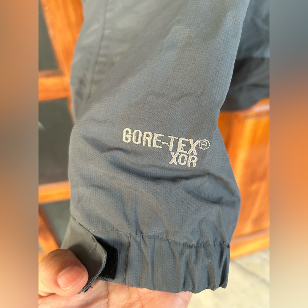 The Northface summit series Gore-tex Jacket. New. Size Large - Picture 9 of 16